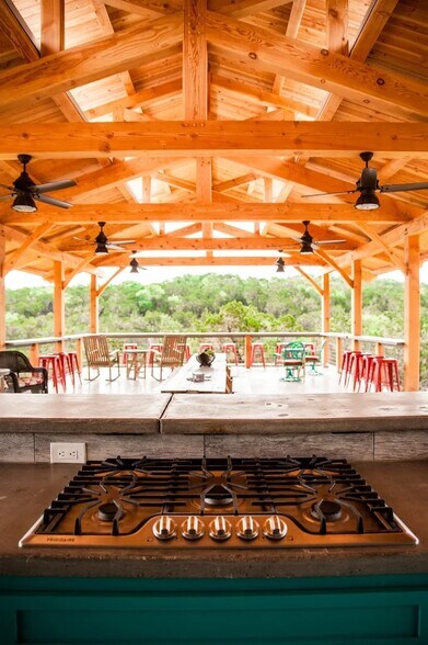 More Photos Of 7400 McGregor Ln, Dripping Springs Hotel For Sale