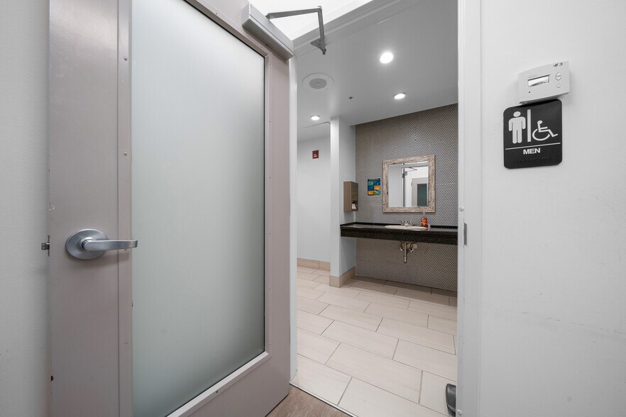 More Photos Of 1930 SW 38th Ave, Ocala Office For Lease