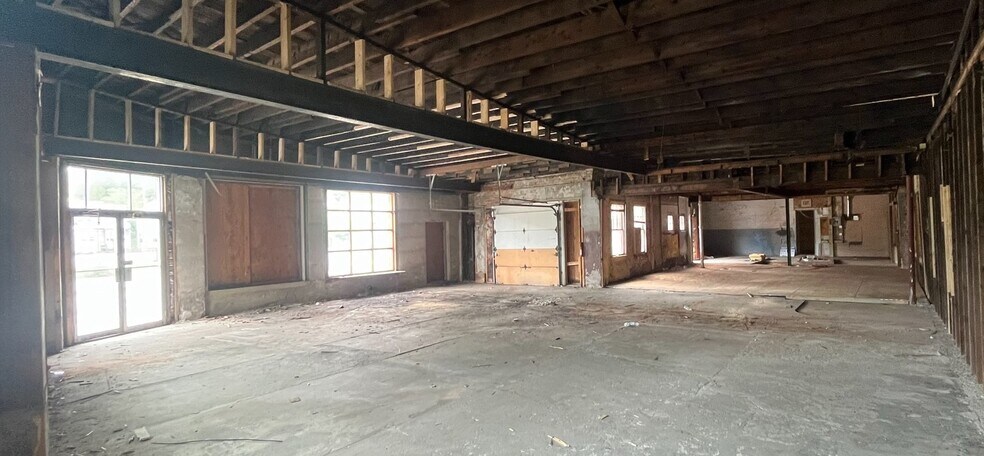 More Photos Of 156 River St, North Adams Flex For Lease