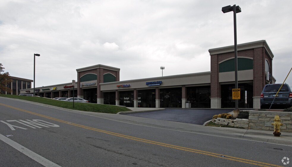 More Photos Of 8002-8022 Hosbrook Rd, Cincinnati Unknown For Lease