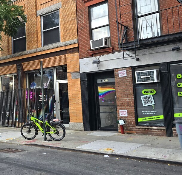 More Photos Of 411 W 39th St, New York Apartments For Lease