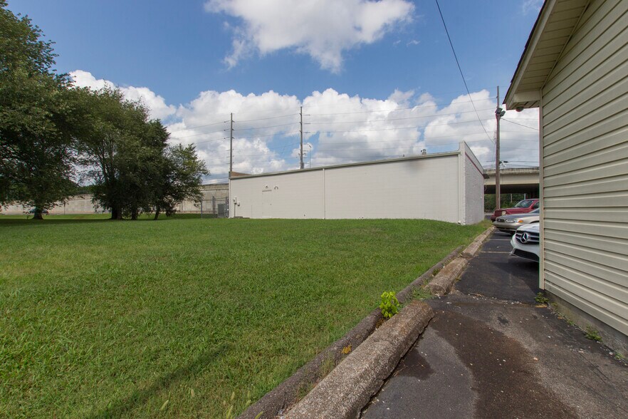 More Photos Of 4058 S Memorial Pky, Huntsville Warehouse For Sale