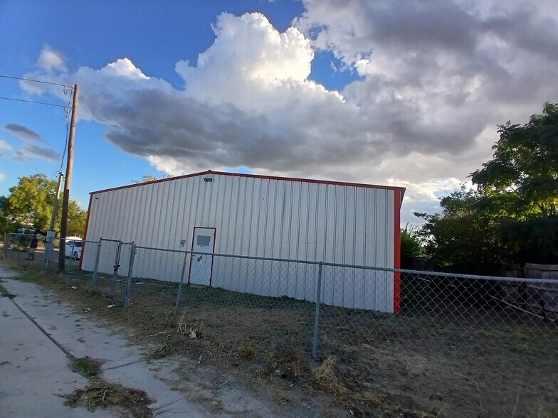 More Photos Of 8753 N State Highway 16, Poteet Warehouse For Sale