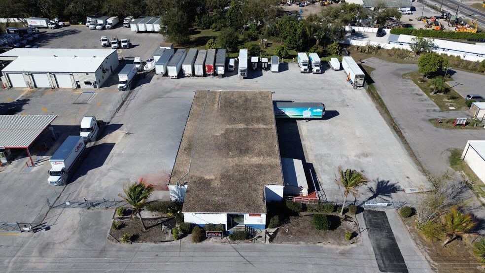 More Photos Of 1401 Whitfield Ave, Sarasota Warehouse For Lease