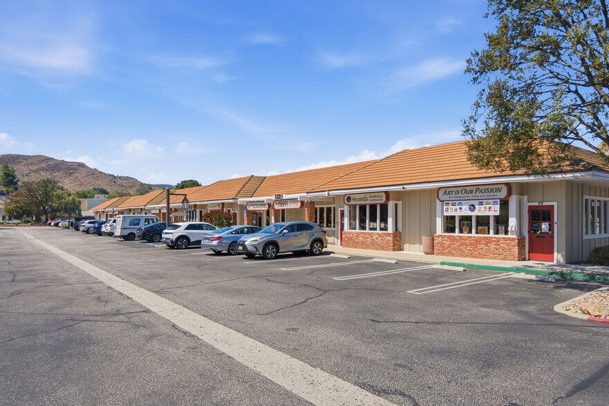 More Photos Of 1321-1345 E Thousand Oaks Blvd, Thousand Oaks Unknown For Lease