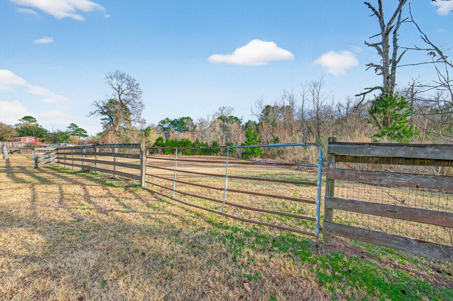 More Photos Of 8911 West Ln, Magnolia Office For Sale