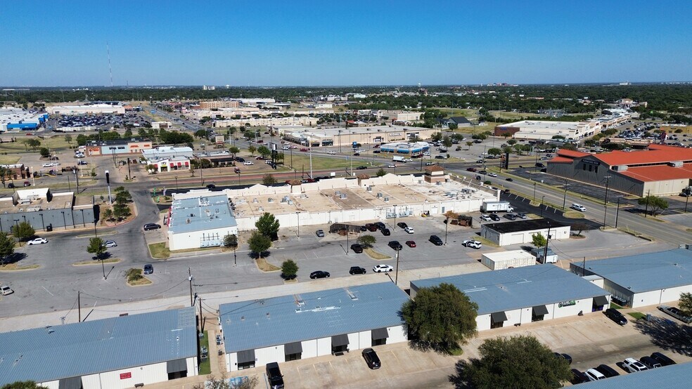 More Photos Of 3809 Call Field Rd, Wichita Falls Unknown For Lease