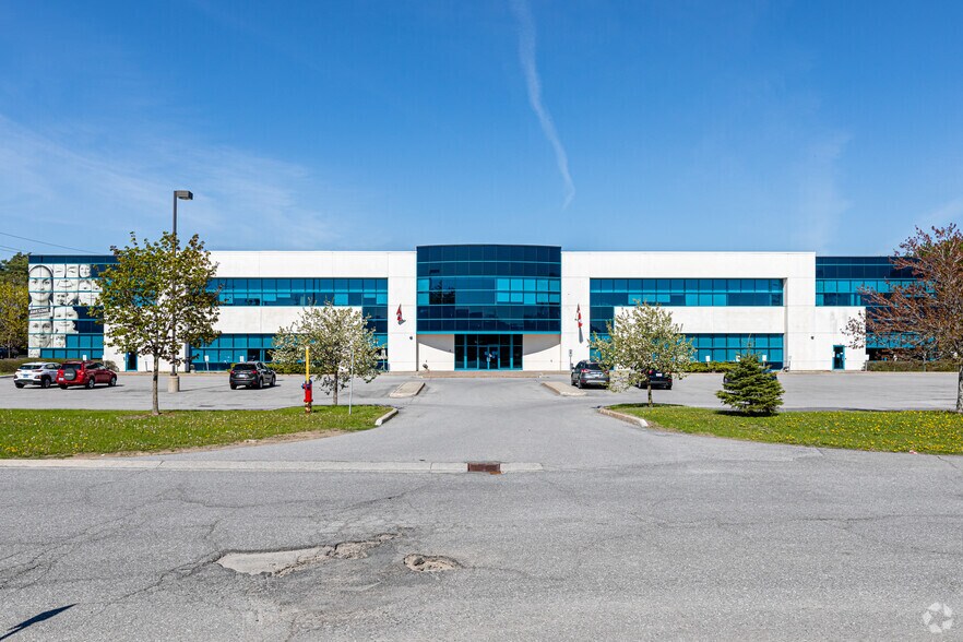More Photos Of 400 Hunt Club Rd, Ottawa Distribution For Lease