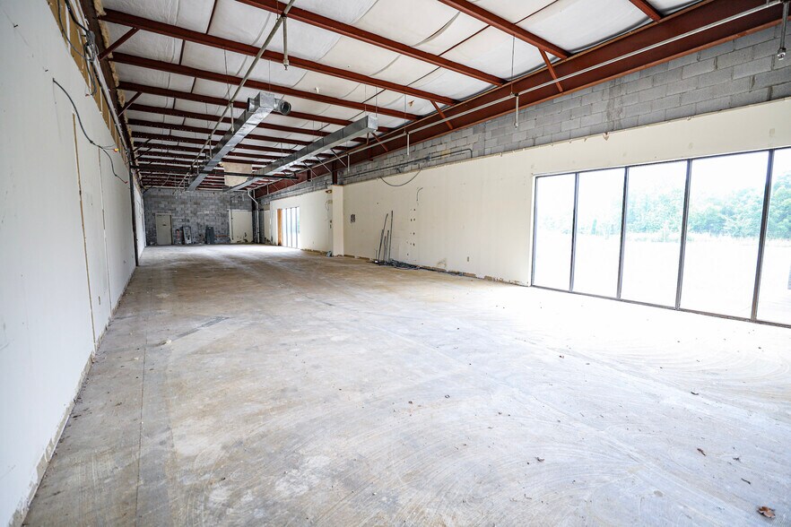 More Photos Of 385 Outlet Ave, Eddyville Unknown For Lease