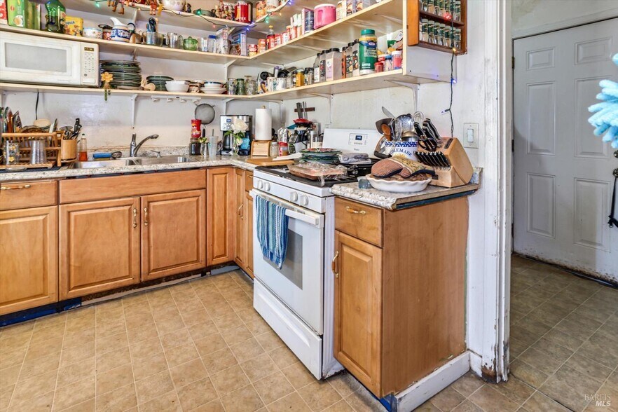 More Photos Of 31211 Highway 128, Cloverdale Apartments For Sale