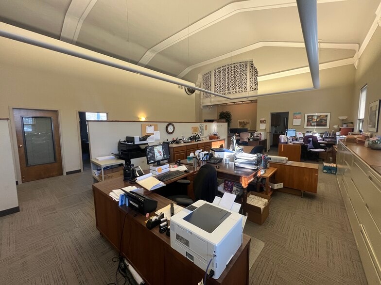 More Photos Of 23 3rd St NW, Mason City Office For Sale