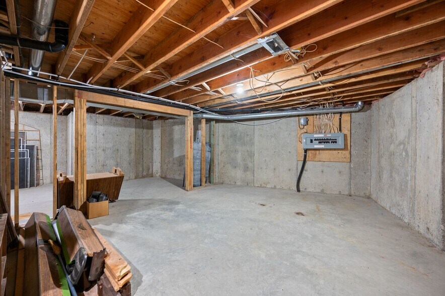 More Photos Of 3051 Eldridge Rd, Abbotsford Office For Sale