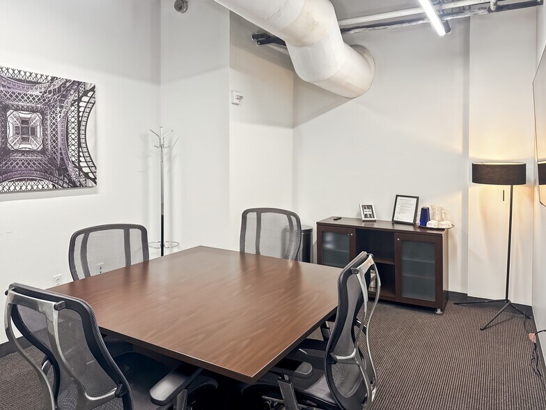 More Photos Of 2100 West Loop South, Houston Coworking Space