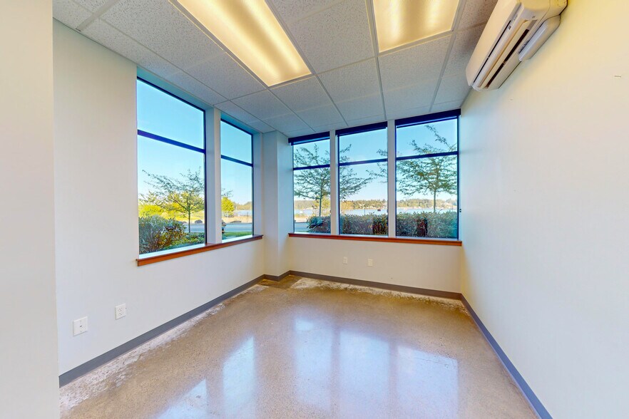 More Photos Of 1801 Bay NW dr, Olympia Office For Sale