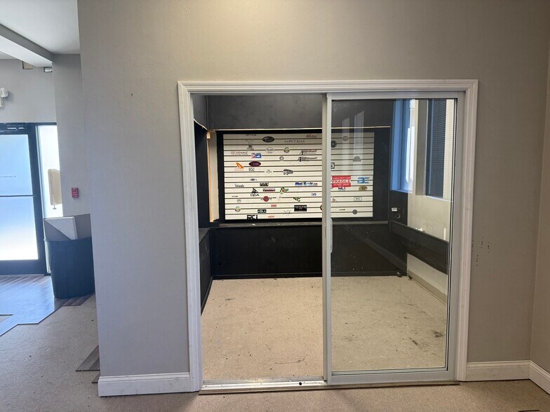 More Photos Of 8880 Gladiolus Dr, Fort Myers Unknown For Lease