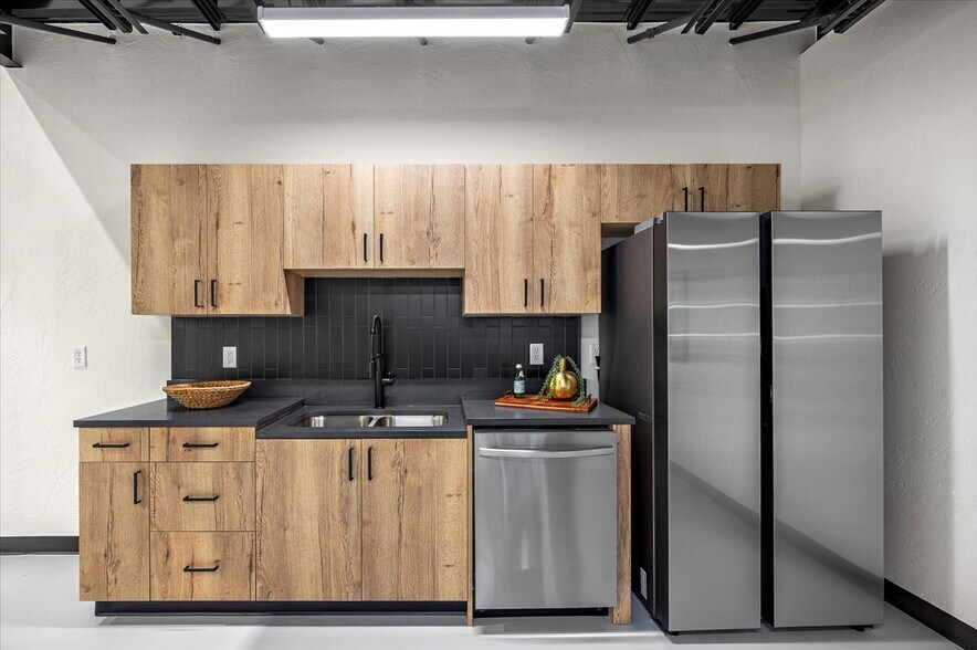 More Photos Of 1229 NW 122nd St, Oklahoma City Light Manufacturing For Sale