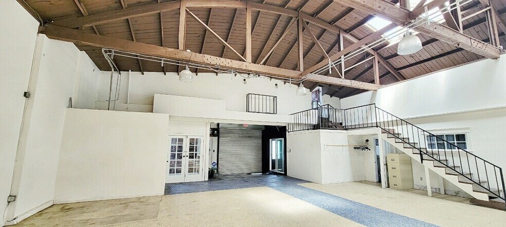 More Photos Of 2438 E 55th St, Los Angeles Service For Lease