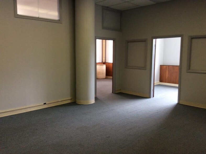 More Photos Of 135 S Main St, Thomaston Industrial For Sale