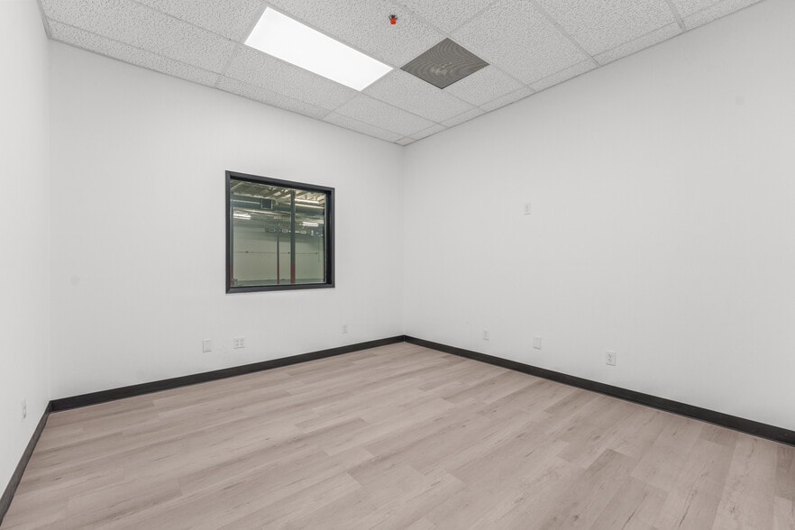 More Photos Of 3535 N Anza Rd, Palm Springs Warehouse For Lease