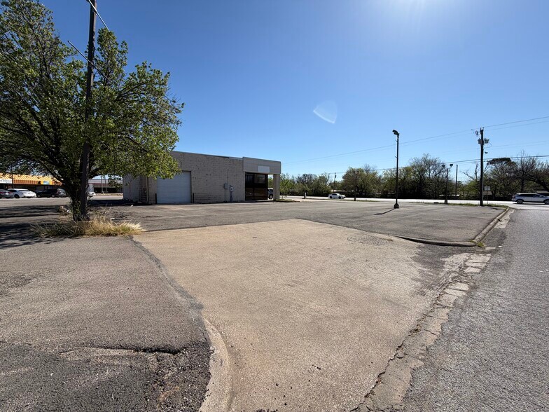 More Photos Of 8051 Boulevard 26, North Richland Hills Flex For Sale