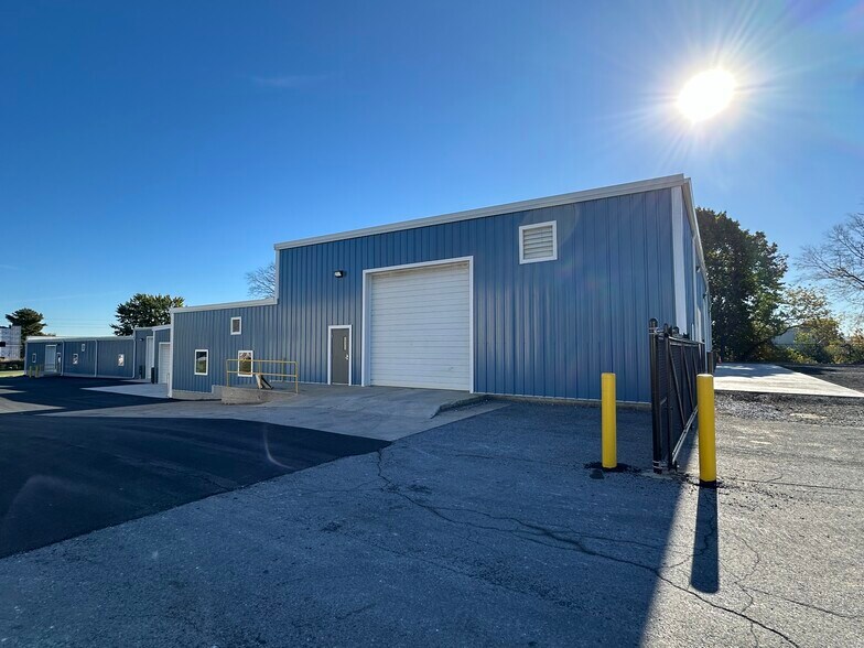 More Photos Of 185 Hempt Rd, Mechanicsburg Warehouse For Lease
