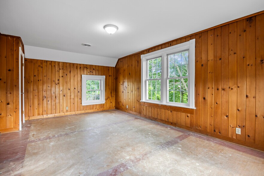 More Photos Of 267 Wolf Rd, Latham Office For Lease