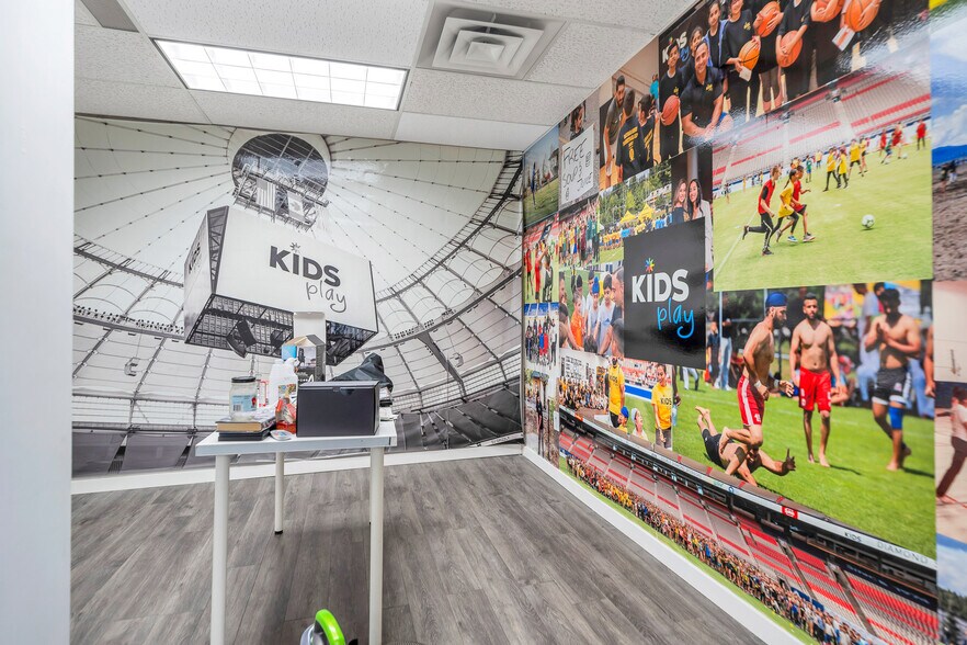 More Photos Of 10318-10324 Whalley Blvd, Surrey Storefront Retail Office For Lease