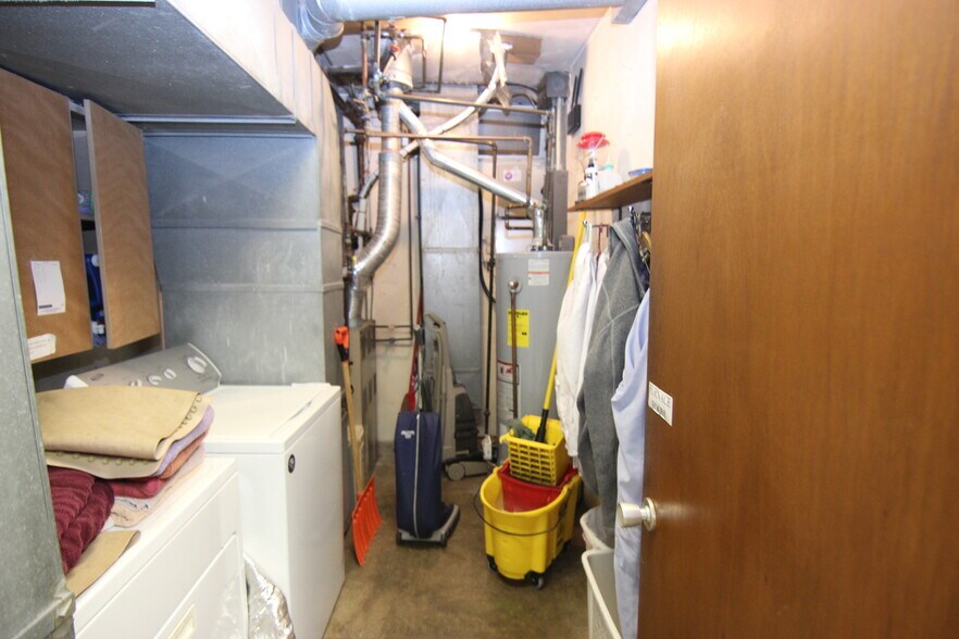 More Photos Of 2900 Belmont Ave, Youngstown Office For Sale