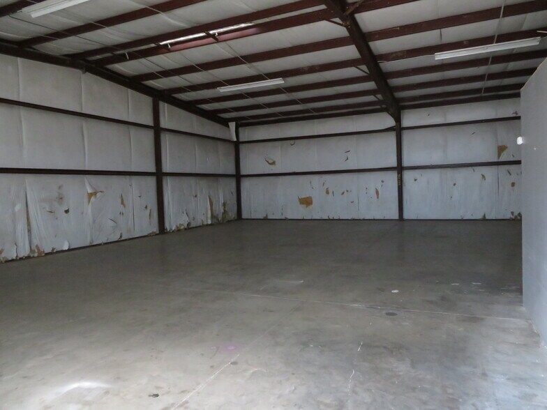 More Photos Of 5213 Brookglen Dr, Houston Light Manufacturing For Lease