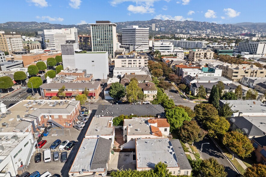 More Photos Of 209 S Reeves Dr, Beverly Hills Apartments For Sale