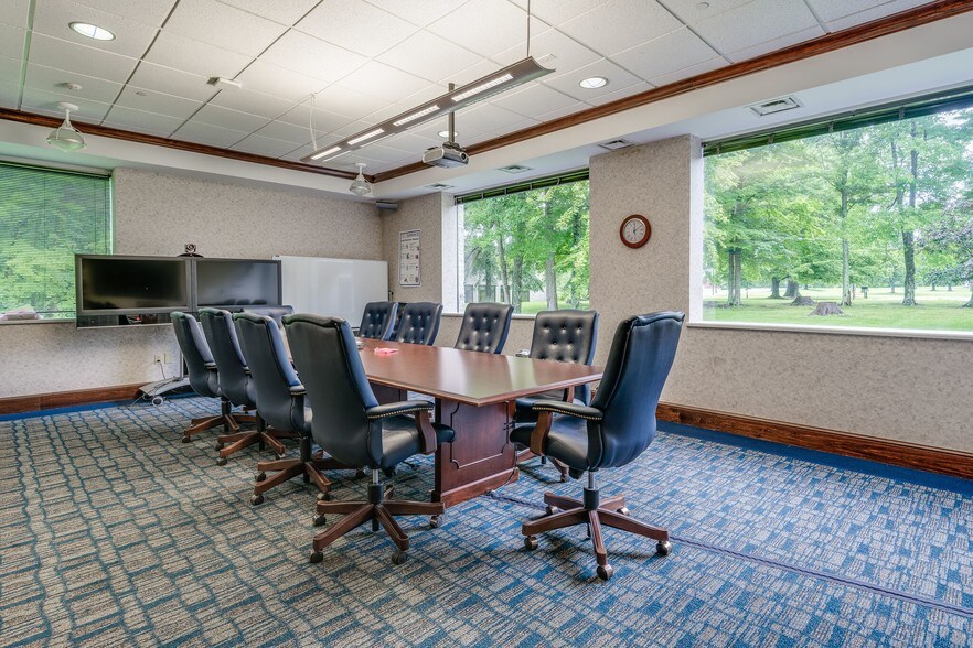 More Photos Of 3825 Columbus Rd, Granville Business Park For Lease