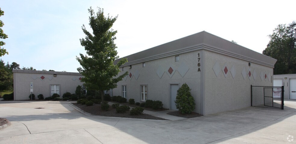 Primary Photo Of 176 Lugnut Ln, Mooresville Flex For Lease