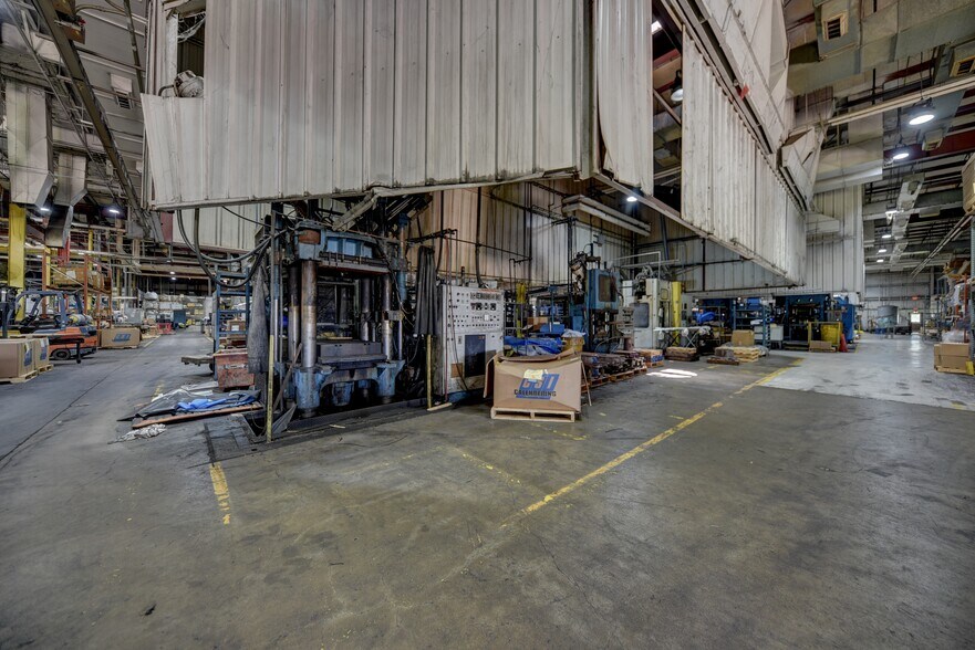 More Photos Of 1901 Longwood Dr, Brenham Manufacturing For Sale