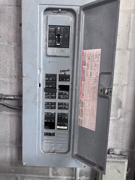 More Photos Of 6102 24th St E, Bradenton Warehouse For Lease