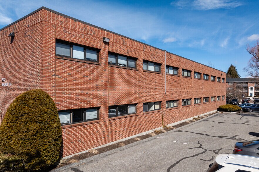 More Photos Of 223 Walnut St, Framingham Medical For Lease