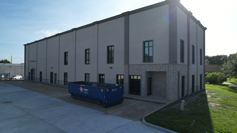 More Photos Of 4324 Greenbriar Dr, Stafford Office For Lease