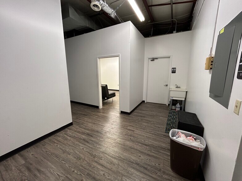 More Photos Of 1315-1325 W Sunshine St, Springfield Storefront For Lease