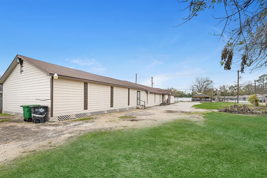 More Photos Of 7512 Lockwood Dr, Houston Specialty For Sale