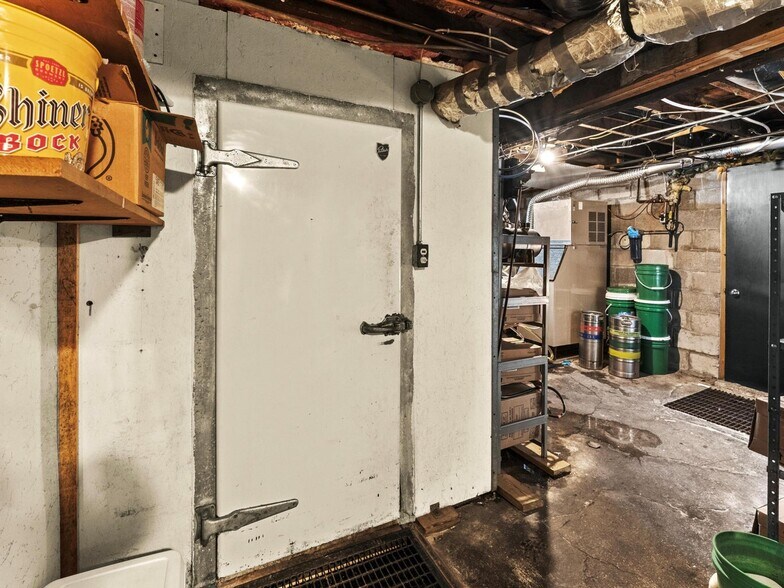 More Photos Of 4220 Memorial Dr, Two Rivers Bar For Sale