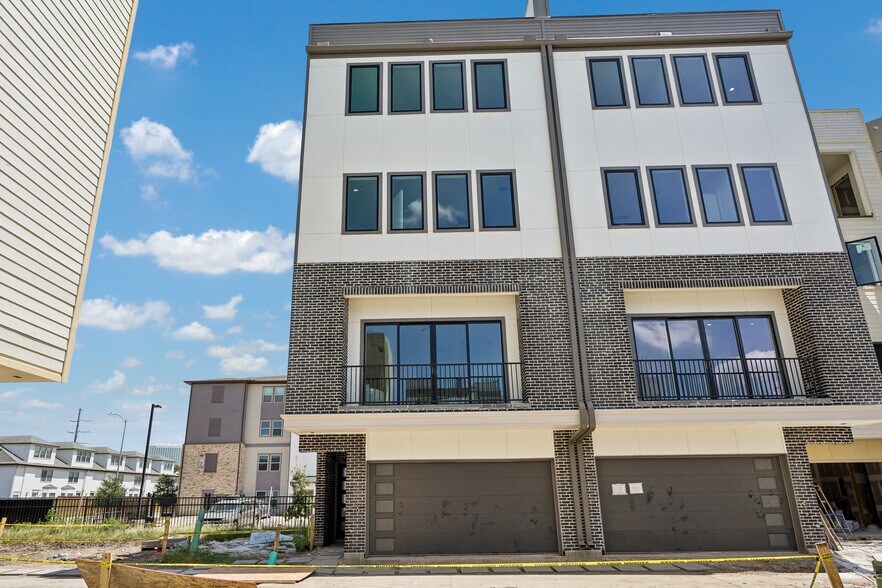 Primary Photo Of 5821 Winsome Ln, Houston Apartments For Sale