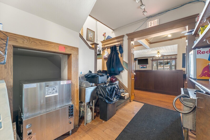 More Photos Of N67W33525 County Road K, Oconomowoc General Retail For Sale