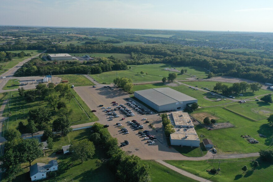 More Photos Of 3909 SW Burlingame Rd, Topeka Light Manufacturing For Sale