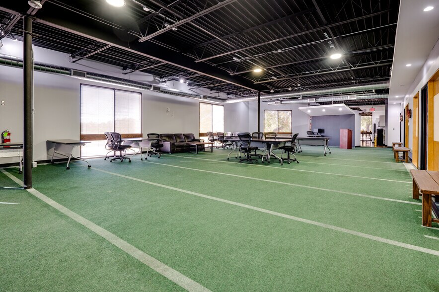 More Photos Of 14665 Midway Rd, Addison Office For Lease