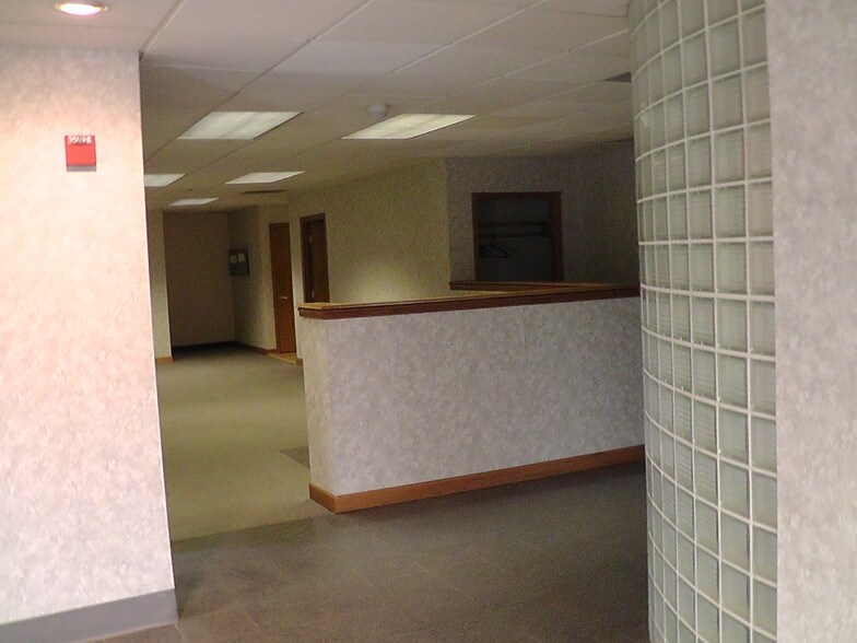 More Photos Of 710 E Ogden Ave, Naperville Office For Lease