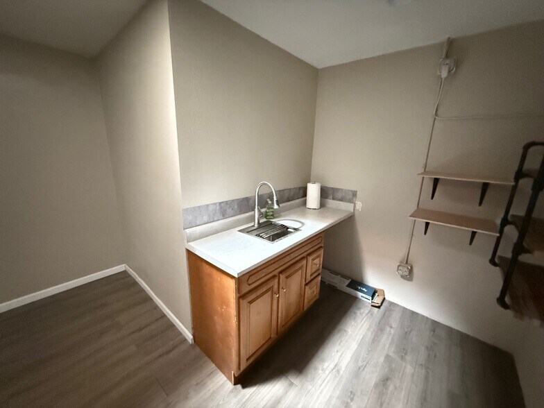 More Photos Of 1370 E 8th St, Tempe Warehouse For Lease