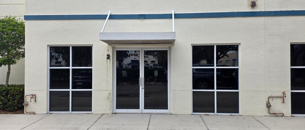 More Photos Of 9201 Brookwood Ct, Bonita Springs Showroom For Sale