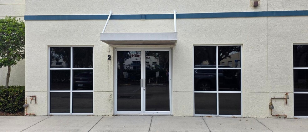 More Photos Of 9201 Brookwood Ct, Bonita Springs Showroom For Sale