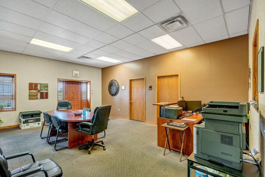 More Photos Of 1800 SE 9th St, Newton Manufacturing For Sale