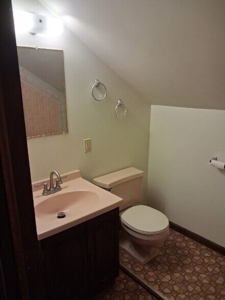 More Photos Of 442 N Lake St, Aurora Office For Sale