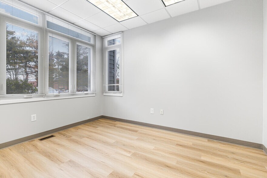 More Photos Of 408 Executive Dr, Langhorne Office For Sale